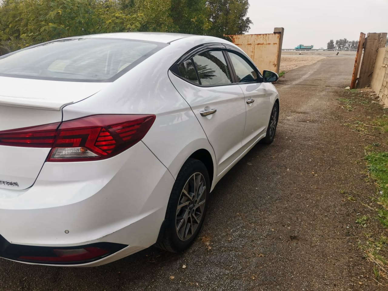 السلام عليكم 
   الانترا  المواصفات الموديل 2019 خليجي بصمه
حساس امامي خلفي لايت زنون لد امامي اشاير بالمري 
فتحه سلايت تبريد قطعتين اربع أنظمة قياده 
ماشيه 160000
تخم تاير جديد وهذا السونار
مكان السياره بغداد ابو غريب
رقم الهاتف ***********
السعر ١٥٠ وبيها مجال
