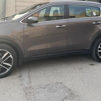 سبورتج 2020 خليجي سياره مكفوله لا صبغ ولا بارد ( موجوده 3 رصعات خفيفه)...