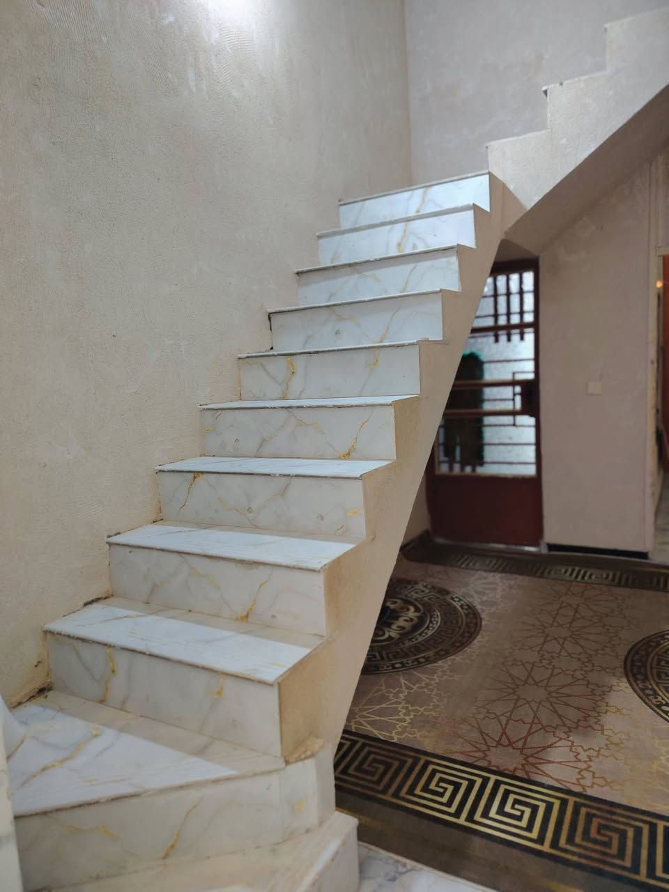 مشتمل للبيع حي ذويب الاول 
البيت نقصه لبخ خارج وبورك فقط، مجاري على البزل
***********
