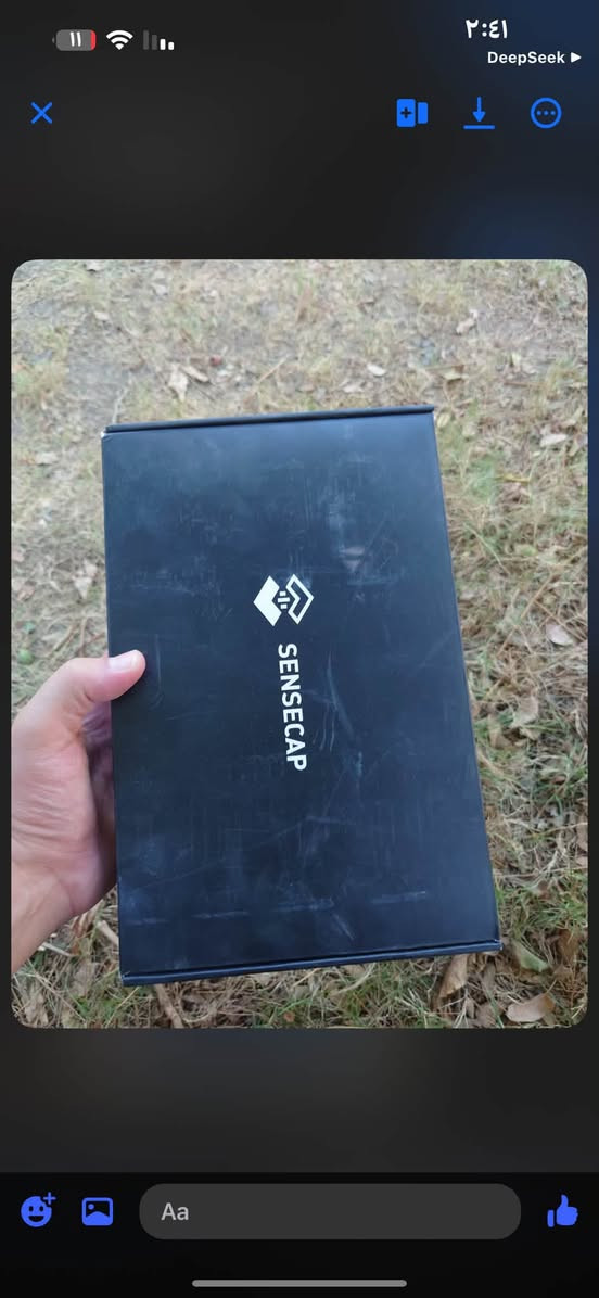 عيوني هذا التحفة هو بوابة LoRaWAN من شركة Seeed Studio، اسمها SenseCAP M1 (الطراز MOS400).

SenseCAP M1 Indoor Gateway (بوابة إنترنت الأشياء).
· المواصفات يعتمد على لوحة Raspberry Pi 4، ومزوّد بوحدة لاسلكية Seeed WM1303، ومبرد تبريد مع مروحة (واضح بالصوره الصور)وهوائي خارجي لالتقاط الإشارات.
· المميزات:
  · سهولة التركيب والتشغيل (جاهز للعمل فوراً).
  · يوفر منصة سحابية من الشركة لإدارة أجهزة الاستشعار والبيانات بسهولة.
  · متوافق مع جميع أجهزة استشعار LoRaWAN القياسية.
  · مثالي لشبكات إنترنت الأشياء (IoT)، والمنازل الذكية، والزراعة الذكية، إلخ.
· السعر 300 $ 
مو امزون هذا مشروع كامل جنت طالبه وتغير


**إذا كنت صاحب هذا الإعلان وتريد حذفه لأي سبب، رجاءا أرسل رسالة إلى الدعم الفني**