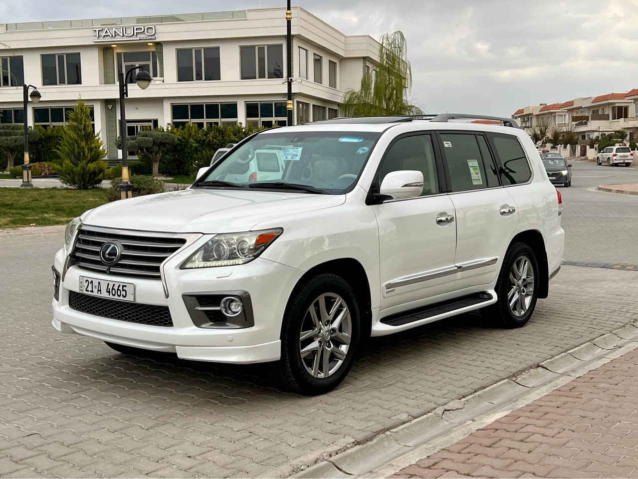 السلام عليكم 
للبيع لكزز 5700 خليجي بريمي اصل رقم سليمانية باسمي 
موديل :- 2014
رقم 📱:- ***********
مكانها 🗺️:- سليمانية
سعرها 💵 :- 428 ورقة قفل 
مواصفات
مكينه :- 8 سلندر 5700 ما مفتوحه
ماشية :- 130 الف  

🧿مواصفات 

خمس بصمات 🔹جنطه كهرباء 🔹ثلاث مقاعدكهرباء🔹كشنات تدفئه تبريد🔹تبريد الخلفي لمس🔹كاميرات عدد4🔹فتحه🔹بالسقف DVD🔹مع الكانترول🔹رادار🔹ويل20🔹ليت زنون🔹كشنات جلد كريمي🔹كشن السايق خزن🔹داخل صاج🔹ستيرن كهرباء🔹اشعار ترحيب🔹جكات🔹نظام سبورت🔹ثلاجه🔹باب شفط🔹حداديه خلفيه اماميه جديده السليمانية, العراق
