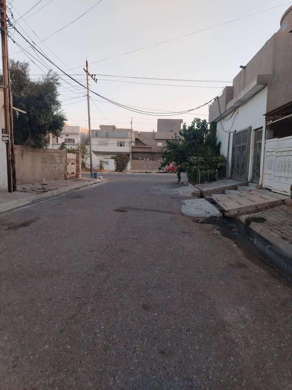 دار للبيع طابو صرف 
طابق واحد مرتب
منطقه كلش نضيفه
_______________
مساحة 200متر
العنوان حي العسكري
____________________
خلف جامع سدادالبرزنجي
للستفسار اتصل على أرقام 
_____________________
***********
مكتب سدن مقابل والمقاولات 
________________________
اوزيارة المكتب كركوك حي الاسرى مفقودين مقابل مطعم روما 
بادارة أبو مصطفى للعقار
