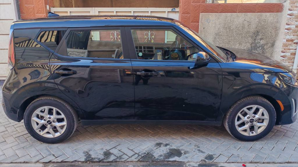 كيا سول 2024 
تبديل چاملغ ايمن
ايرباك ( بصف السايق ) 
سيارة جديدة ماشية 23 الف كاملة 
السعر 16 الف و بيها مجال
الرقم جديد و السنوية باسمي 
للتواصل 
*********** بغداد, العراق
