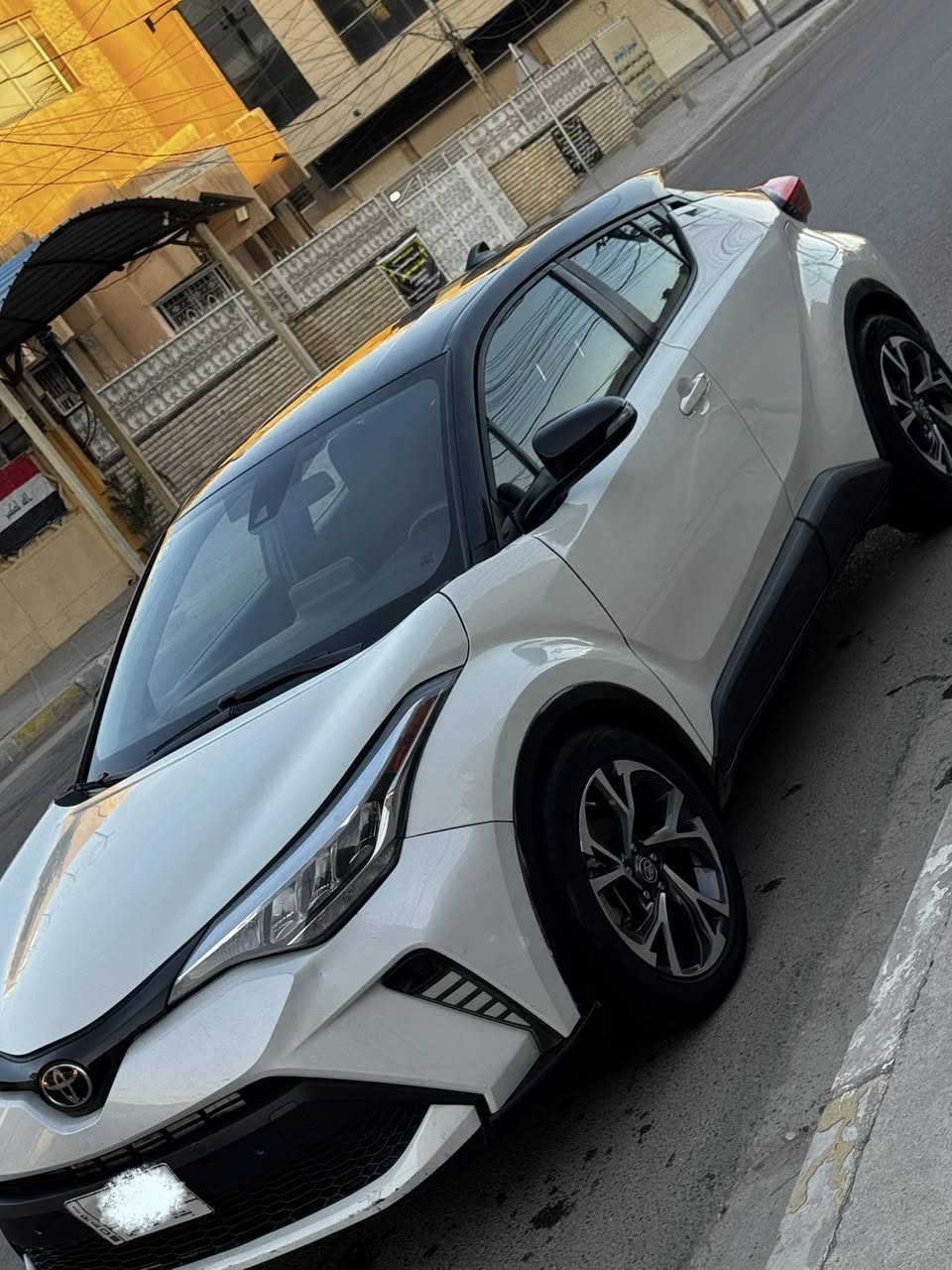 تويوتا CHR موديل ٢٠٢١
مكينه ١٨٠٠ بانزين 
رادار امامي 
كامره وشاشه اصليه 
هاندبريك دكمه 
شاشه لمس 
اوتو هولد 
تحديد مسار 
ويل كب + تخم تاير 
لايت LED زنون 
السياره صارله ٣ سنوات يمي بفضل الله اي مشاكل ما بيه 
سنويه باسمي بغداد تحويل ثاني يوم 
الملاحضات 
السياره بيه قطع صبغ ابيع حزام +
مطلوبه كمرك
السعر ٩٥ ورقه وبيه مجال جدا بسيط 
٠٧٧٠٠١٨٥٥٦
***********
كراده ٦٢
