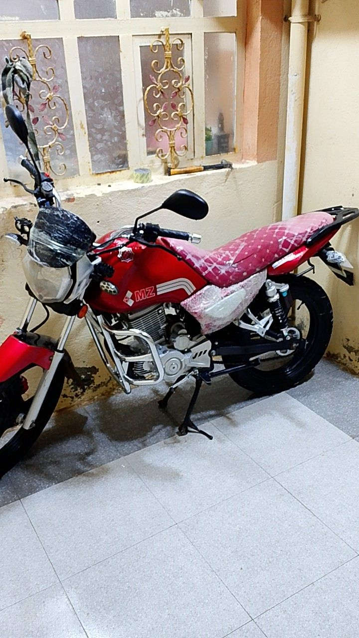 سلام عليكم
دراجه امزت عالي موديل 
22 دراجه كفاله عامه دراجه نضيفه 
محركها حلو شلعه ومعدل دراجه عليها ادامه كامله دراجه شوفة عينك تجي تفحص وتاخذ
للستفسار ***********
