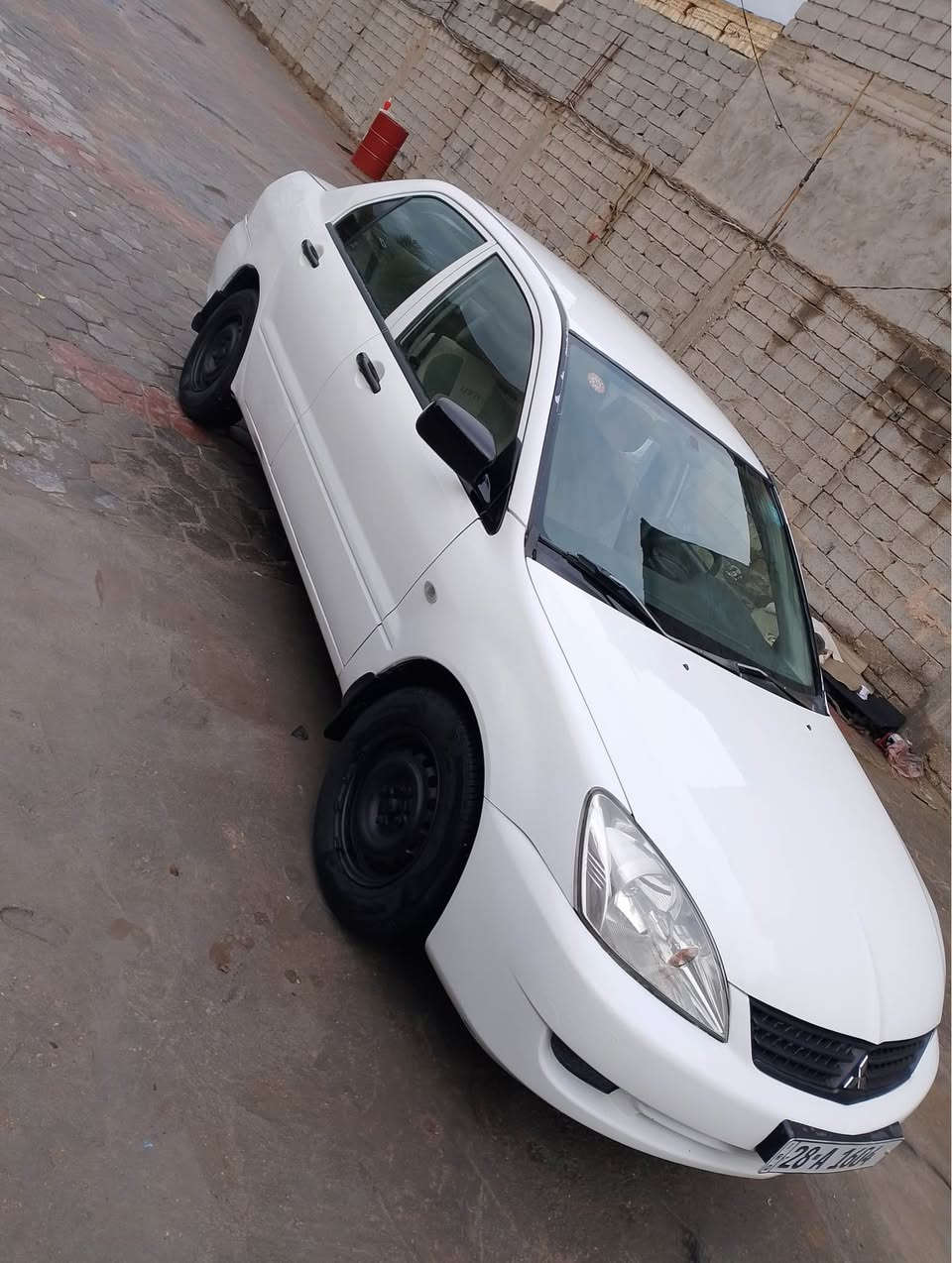 للبيع ‭0775 425 4590‬ لانسر موديل 2006 اوتوماتيك رقم دولي سنوية وهزة جديده سعره 63 محرك وكير جدآ نضيف حدادية تبريد مظبوطه تخم تاير جديد سياره مرشوشة للجمالية مابيه لاضربة ولادواخل جاهزة من كلشي مكانه كربلاء كربلاء, العراق
