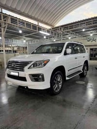 للبيع لكزس LEXUS LX 570 2013   السياره بيه الدعاميه الاماميه رش فقط اث...
