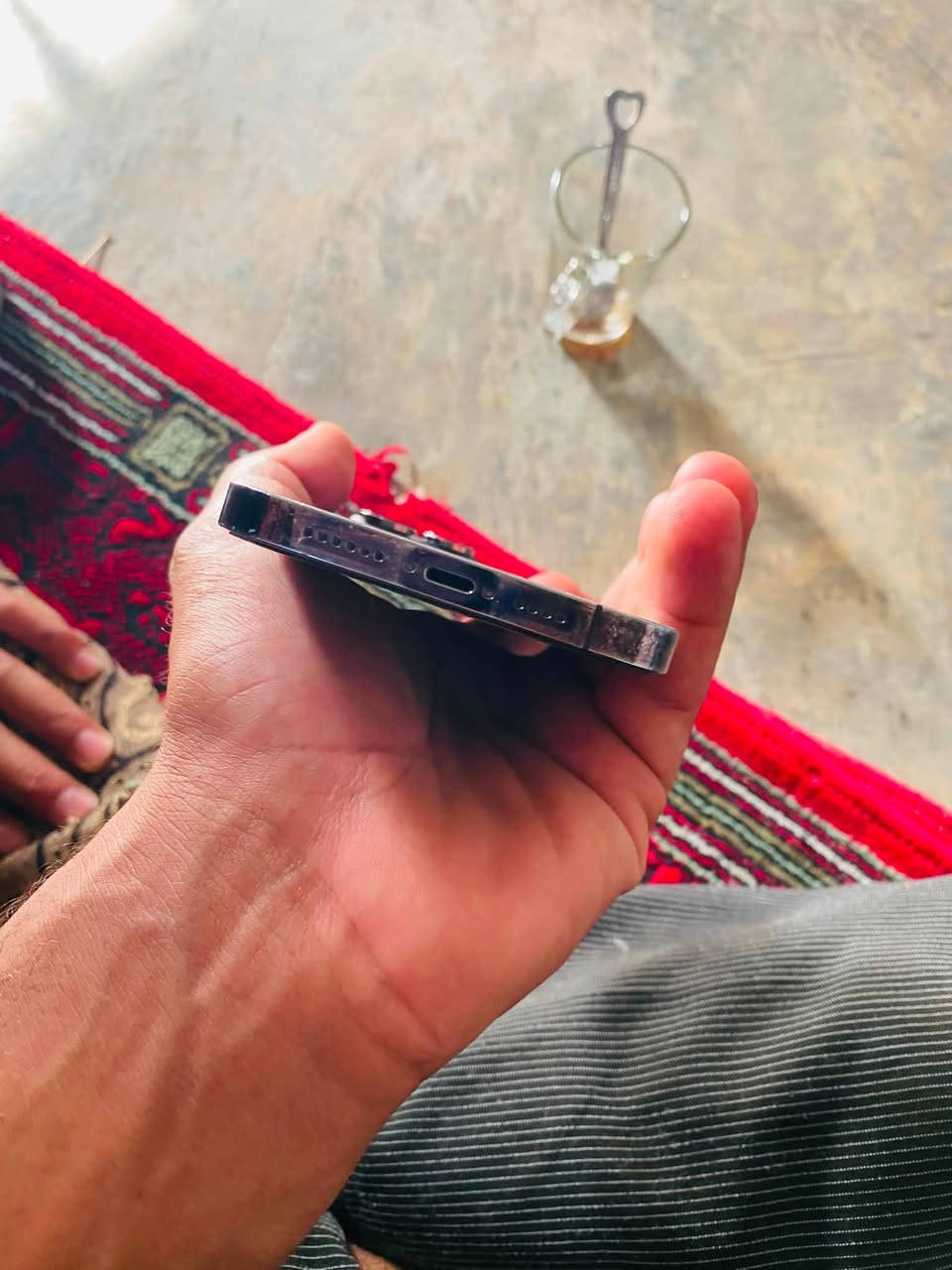 سلام عليكم جهاز ١٤بروماكس  ٢٥٦كيكة بطارية٧٨ نموذج أم نسخت ZA/Aشرط مكفول كفالة عامة ماامبدل اي شي فقط ضهر مكسور السعر ٨٠٠وبي مجال ‭***********‬
