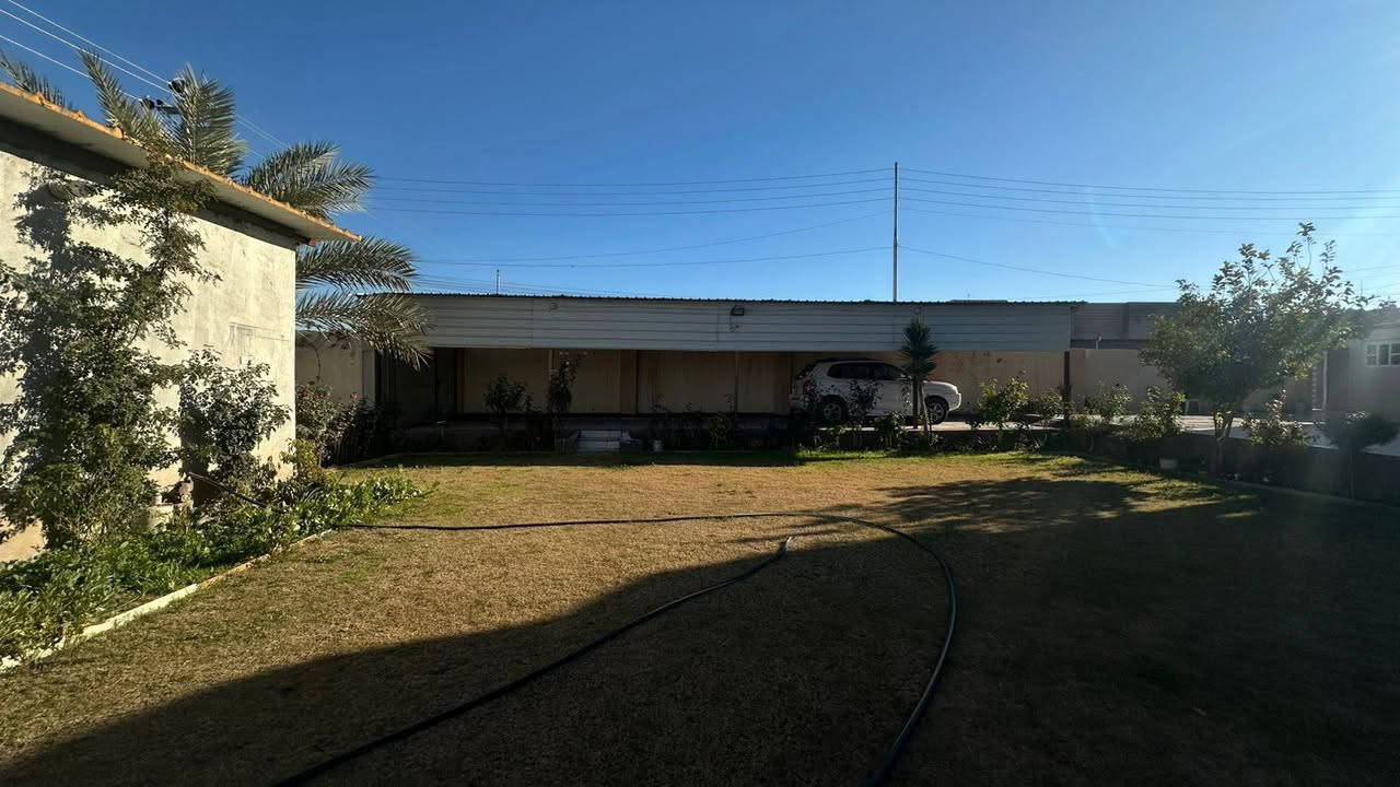 السلام عليكم
مكلف بالنشر بيت للبيع 
مساحة الأرض ١٢٥٠ يعني نص دونم 
المكان البذياب جزيرة الرمادي قرب مدرسة التعاون 
للاستفسار 📞 ***********
