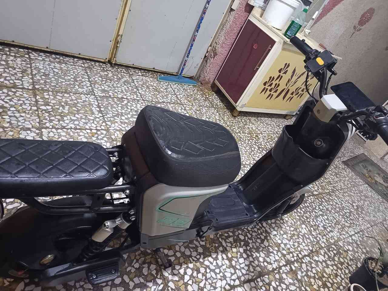 السلام عليكم دراجه ار 9 موديل 2024 شاير شاحنه 2 وبيها كسر خفيف باوباليده ودراجه نظيفه تايرات نظيفه وياله و بريكات شغاله دسك أمامي دهن  دسك خلفي غاز امرايا ثنين ملف ١٢٠٠ سرعه ٩٩ حقيقي ٦٤ سويجين بصمه مكاني بغداد رقمي ***********
