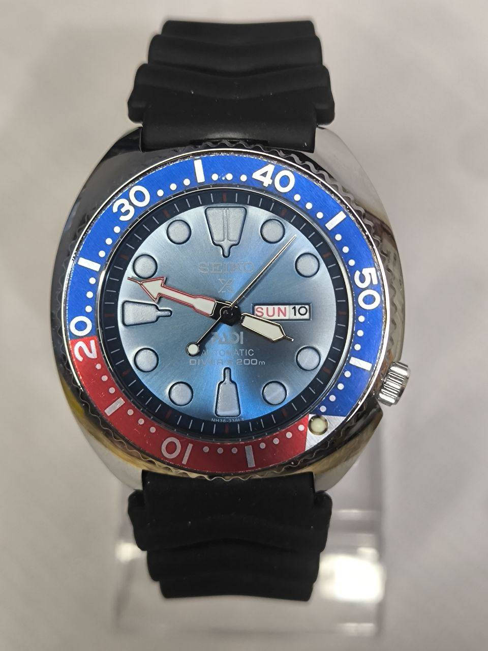 ساعة من ماركة سيكو Seiko Prospex PADI Special Edition ببسي 

تحفة فنية 
مصممة للغواصين واشهرهن
مكينة كوارتز ناعمة نظام ماطور
هيكل ستانلس ستيل مع رنك دوار
ميناء بحري بتدريجة ازرق مميزة مزودة بمنفذ تاريخ شهري واسبوعي 
فول لامينوس اميال وارقام 
زجاج معدني ضد الخدش 
مقاومة ماء وغبار 
سير ربل طبي ضد البكتيريا وتجمع الاوساخ 
القطعة مختمة بالكامل خفر 
وزن ثقيل 

ملاحظة متوفر قطعتين فقط

السعر :- 45 الف ع اول تم
للحجز والاستفسار يرجى مراسلة الصفحه


**إذا كنت صاحب هذا الإعلان وتريد حذفه لأي سبب، رجاءا أرسل رسالة إلى الدعم الفني**