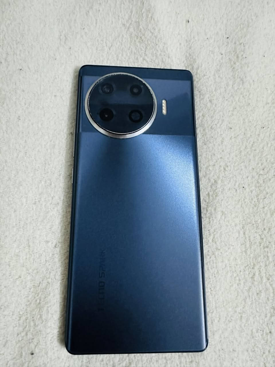 سلام عليكم
تكنو برو بلاس ٢٠ لبيع جهاز جديد وبي ضمان قبل شهرين اخذته 
بلادي وما مفتوح فقط بي الكامره الخلفيه مغوشه وكع وصارت هيج 
بصمت وجه فيس ايد 
بمت ايد جهاز كله شغال وجديد معنه الكلمه
ذاكره ٢٥٦ رام ٦ 
بطاريه ٥٠٠٠ الف يعني تنسه الشحن 
جهاز جديد ومكفول من الفتح 
السعر ١٣٠ الف
شراي خاص او ع الرقم ***********
