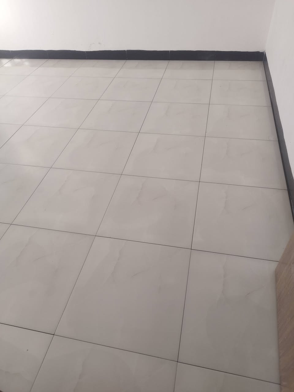 خلفه سيراميك جدران وارضيه متفرغ حاليا اني من الفلوجه واشتغل باي مكان ***********
