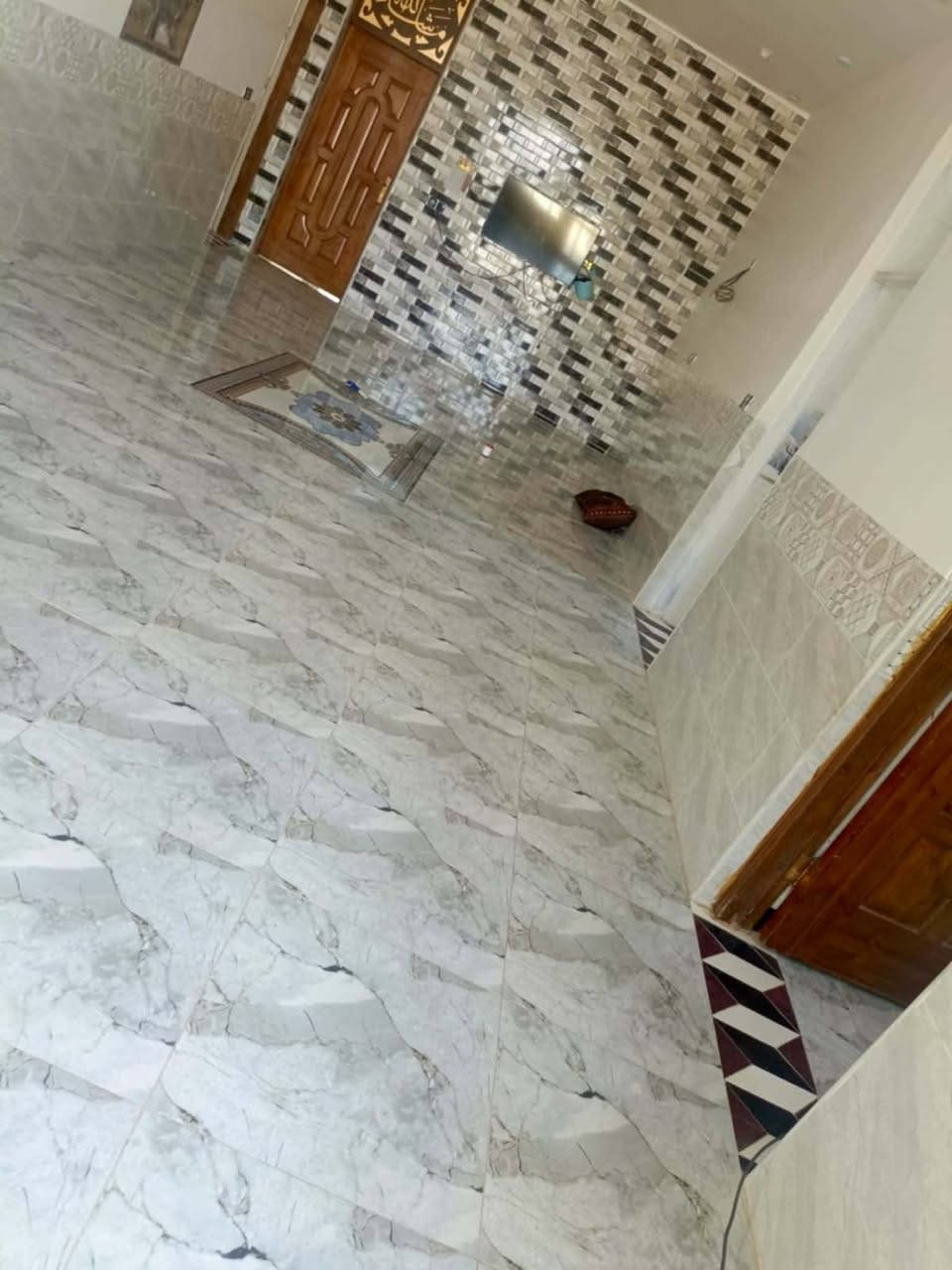 بيت للبيع المساحه ٣٥٠متر على شارع عشرين بلمشراكه نزلت البو جابر ٣غرف وصاله ومطبخ وستقبال وصحيات كراج بيت جاهز مطلوب اسكان ٤٠ مليون للاستفسار الاتصال على الرقم ***********
***********
