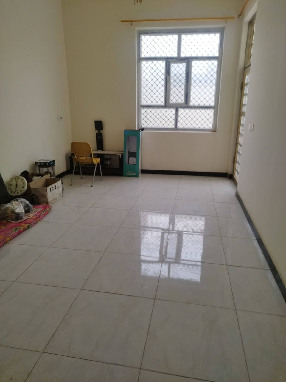 بيت للبيع بناء نظيف درجه
اولى المساحتة ١٥٠متريحتوي
على مطبيخ واستقبال وهول
وغرف عدد٢التقية الثالثة قرب
مجمع الروان.للاستفسارعلى
الارقام ***********
