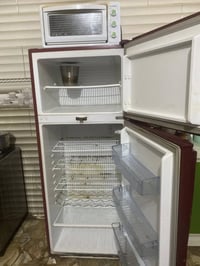 ثلاجة • ما بيها شي • للبيع