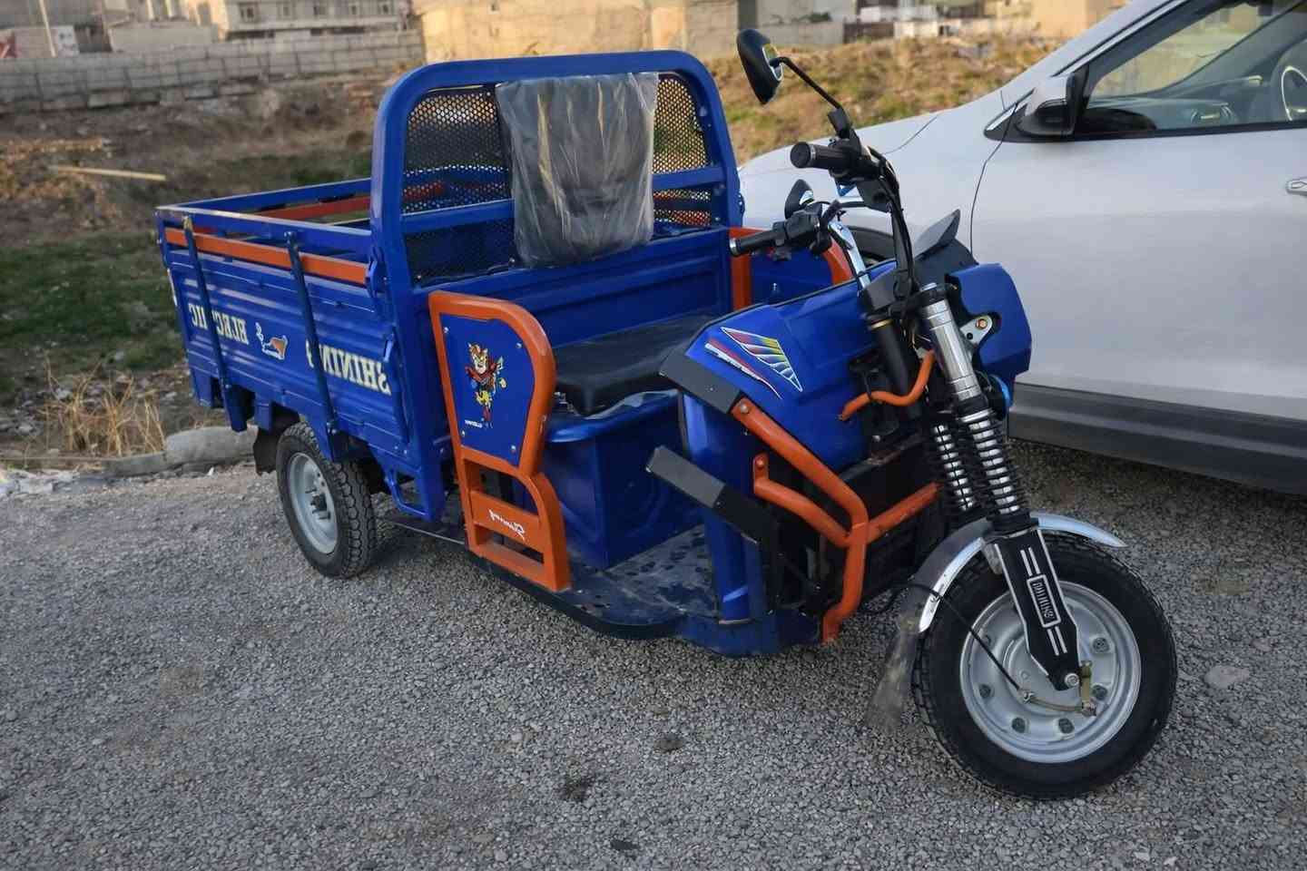 ئه م ماتؤره كه ريمكابانه بؤ فرؤشتن و گؤرينه وه به نزينه  پئ شتر شه حن بوه ئيسه كردوو مانه به به نزين مه كينى چوارتايه ي بؤ ته رهيم كراوه  ئه توانى بيكه يته وه به شه ن ئه شياى شه حنه كه شى له گه لايه له سه ر ويستى خؤت سعرى 8 وه ره قه يه له سليمانيه بؤ زانيارى زياتر ته له فونه 
***********
***********
