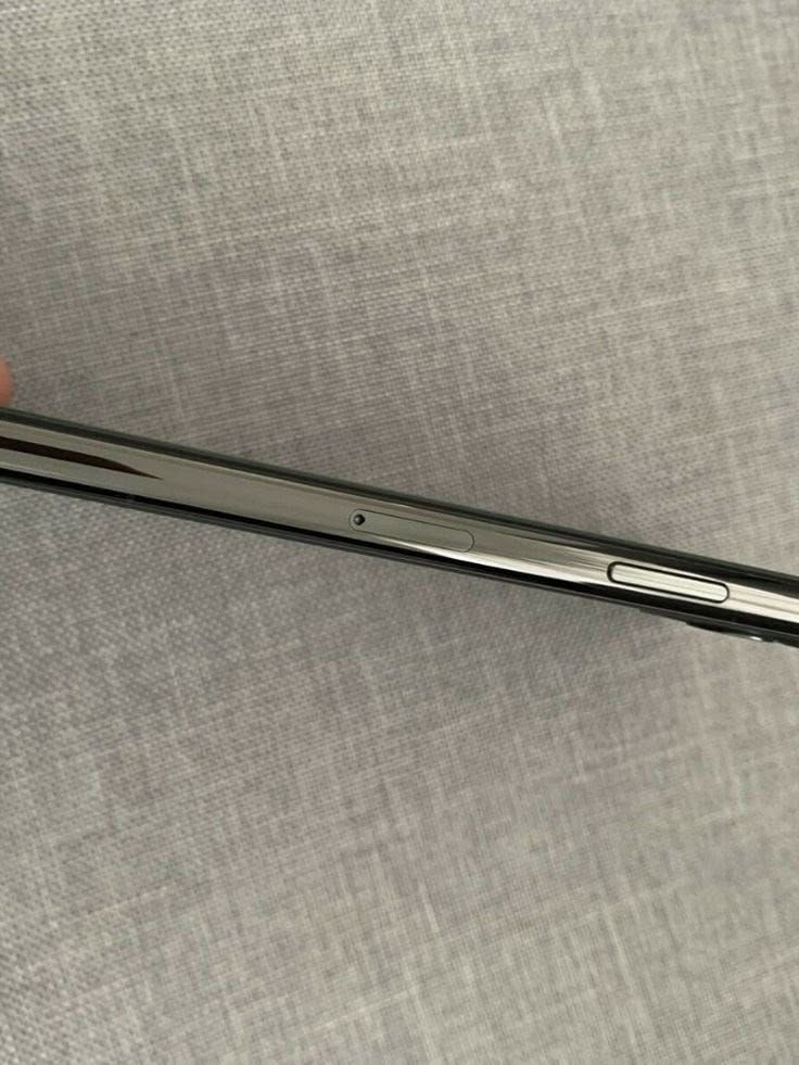 📱 للبيع iPhone 11 Pro Max
🔹 الذاكرة: 256GB  
🔹 اللون: رصاصي  
🔹 مبدل شاشة أصلية من جهاز  
🔹 البطارية: 75% بلاد  
🔹 الجهاز شغال ممتاز وما بي أي مشكلة  

💰 السعر: 300 ألف


**إذا كنت صاحب هذا الإعلان وتريد حذفه لأي سبب، رجاءا أرسل رسالة إلى الدعم الفني**
