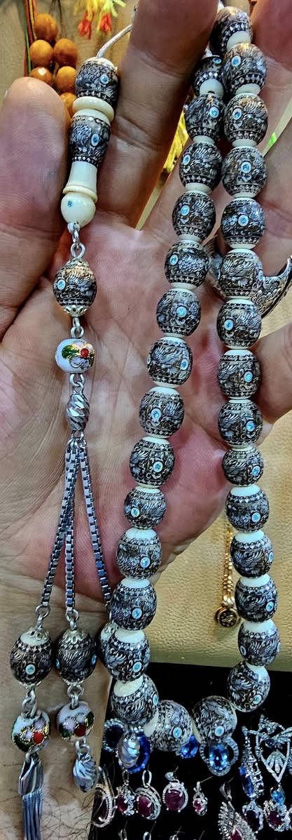 👑👁️ما لم ترى عينا من قبل👁️👑صنعت لتكون لك انت وحدك 🕶️لتظهر شخصيتك الفريدة 🕶️  38  لوحةنحتت( النسور )
بدقة تفاصيل  جمعت اصالة (العاج)مع حجر التوباز وتطعيم فضة 999. وجودة النقش ودقة التفاصيل وجمال المضمون وخبرة ومهارة الصانع وذوقكم 🌹عمل مملكة الاحجار  الكريمة. خبيرالاحجار الكريمة 
maan mohammad
معتمد لدى .GIA.AJP


**إذا كنت صاحب هذا الإعلان وتريد حذفه لأي سبب، رجاءا أرسل رسالة إلى الدعم الفني**