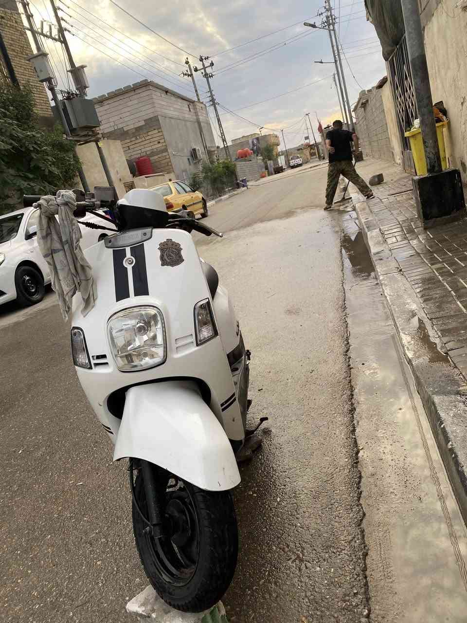 السلام عليكم بوليسي للبيع صارله شهرين من مطلعه للبيع السعر 1050 وبيها مجال للشراي مكاني بصره حيانيه على القاىد ***********
