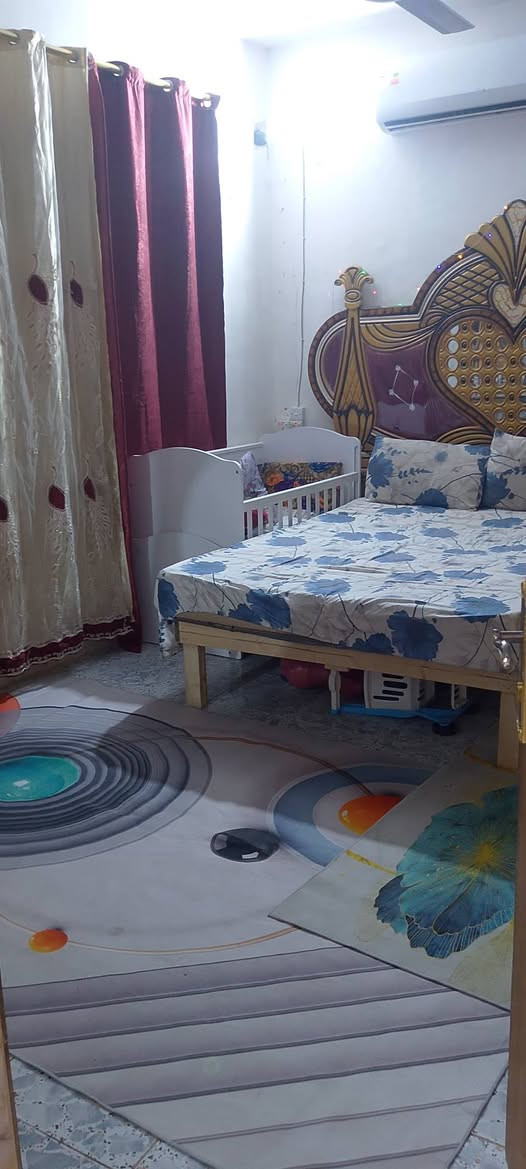 السلام عليكم
بيت للبيع مساحتها 300متر بناء 200متر في النجف شارع الصب عامود 321خلف اسواق الحمداني يتكون من غرفتين وصاله ومطبخ.  واستقبال وصحيات داخليه و خارجيه السعر 75 وبي مجال رقم هاتف لاستفسار ***********ابو منتظر
