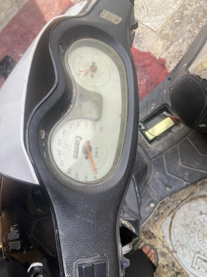 دراجه لبيع السعر ٢٣٠ وبيها مجال بسيط
مكاني نداء شارع قنبر 
ستوني مجفتها تجفيت جديد 
دراجه شغاله سلف وتشغيل عن بعد 
بس كفراتها عوزه براغي 
***********
