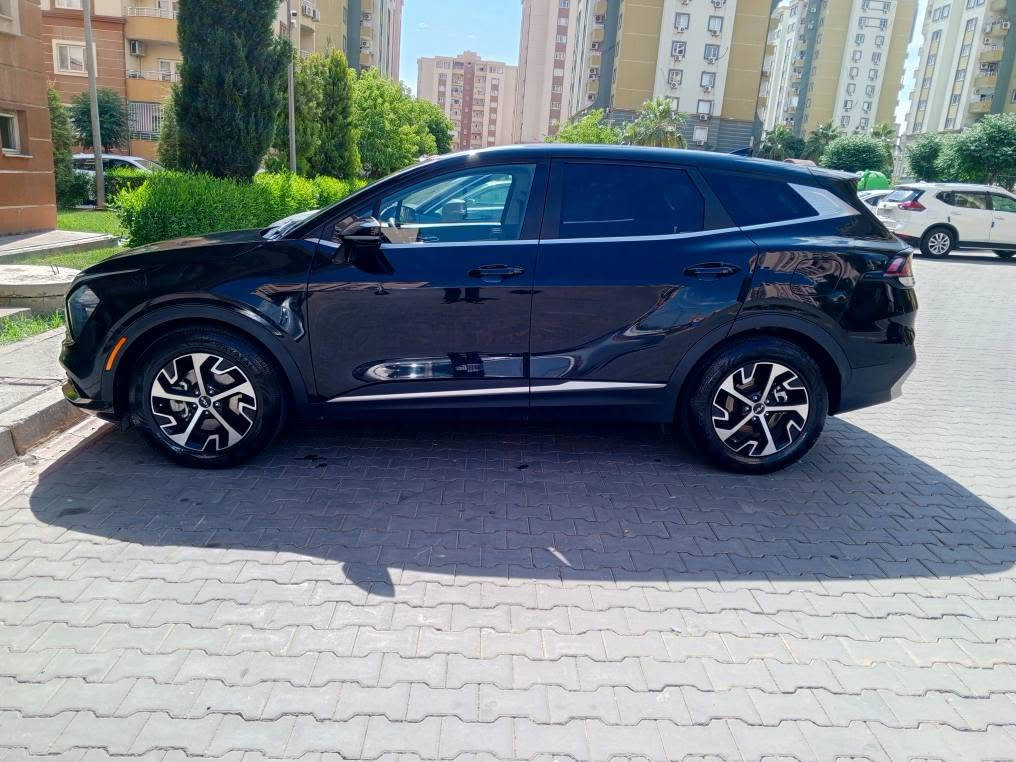 كيا سبورتج 2023 
نص فول . رقم (( فحص ,))  محرك بانزين 2500 . قيادة آلية . رادار تحديد مسار ، بريك آلي ، نقطة عمياء 3 اوضاع للقيادة 
مقاعد كهرباء وتدفئة . الممشىى 82 الف ميل وزيادة . تبديل چاملغ ايمن وبنيد . سيارة جاهزة واقتصادية الفول يمشيها 612 كيلومتر 
 للبيع او المراوس بالحديث  ويفضل الهايبرد ، المكان سامراء . للتواصل واتساب *********** سامراء, صلاح الدين
