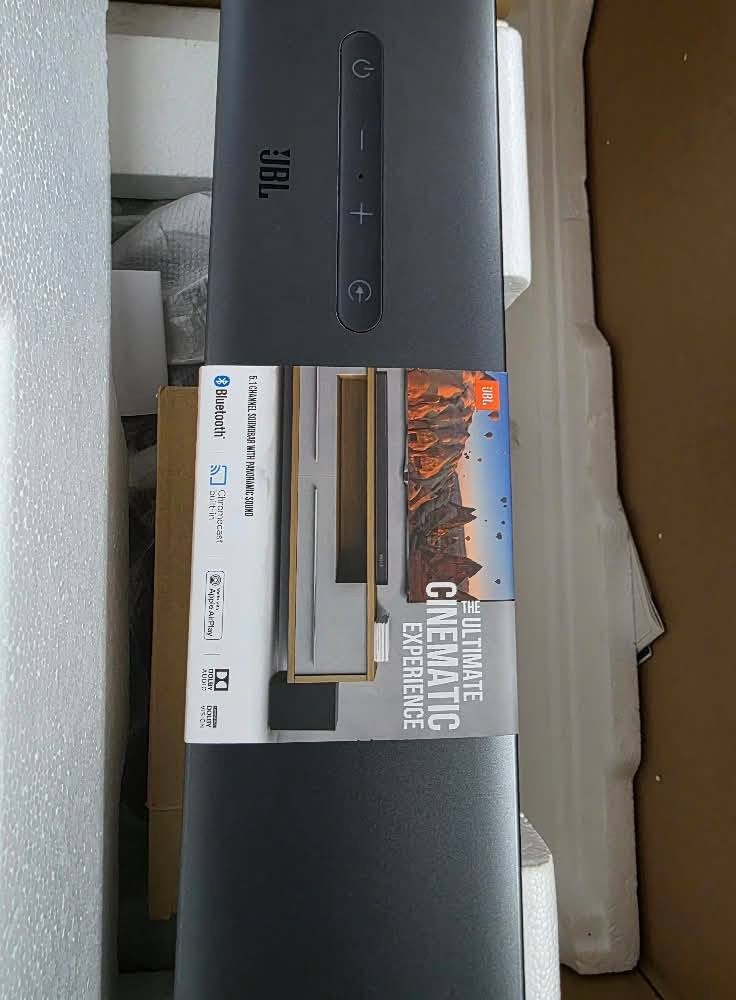 ساوند بار جي بي ال. جديد بالكارتونة ابد ما مستخدم  مع كافة الملحقات  220واط  صوت روعة  سعرة 150الف يوجد توصيل
