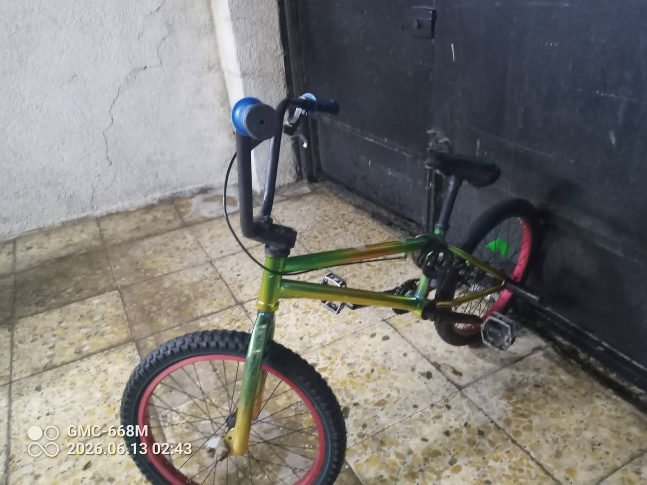 السلام عليكم بايسكل سبع الوان نضيف بي بس ضربتين مثل ما موضح بالصوره او يرادله تبديل ذراع واحد مكاني بغداد شارع فلسطين المستنصريه السعر (120)او بي مجال رقم التواصل(***********)

