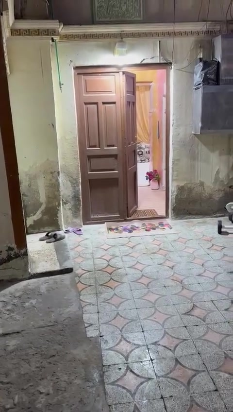 بيت لبيع في البصرة خلف جامع البصره الكبير المساحه ١٢٠ طابو صرف التفاصيل داخل الفيديو الاتصال بنا ***********
