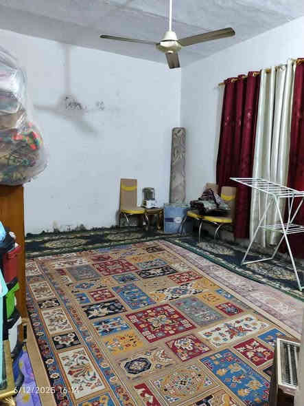 للبيع بيت ملك صرف مساحه 200 متر ركن  بحي العسكري ببت  مقابيله ساحه مربع
رباط وانتن والسكف عكاده غرفتين ومطبخ وبراني وصاله  وصحيات داخليه وخارجيه *********** سعر 110 بي مجال
