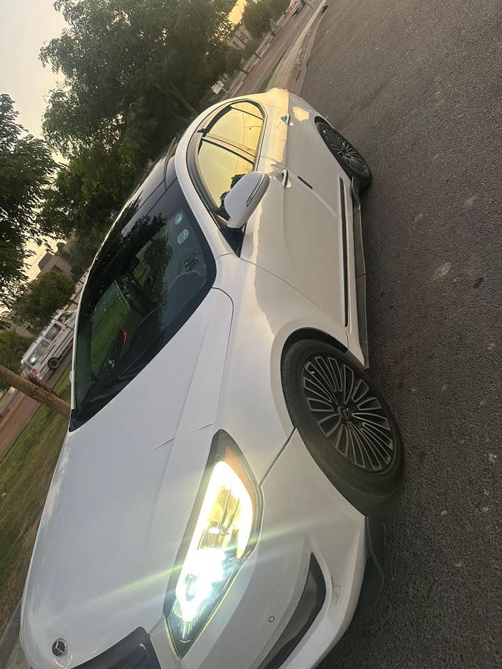 سلام عليكم كادنزة 2011 خليجية فول مواصفات السونار واظح وجان بيه فابيون على البنيد وشلته وطلع مكشر الصبغ كير محرك صدر هزة وينوية جديدة بيه رواجز لمدة ثواني بالتشغيل فقط مكان السيارة بغداد السيدية السعر 100$ للاستفسار
 ***********
