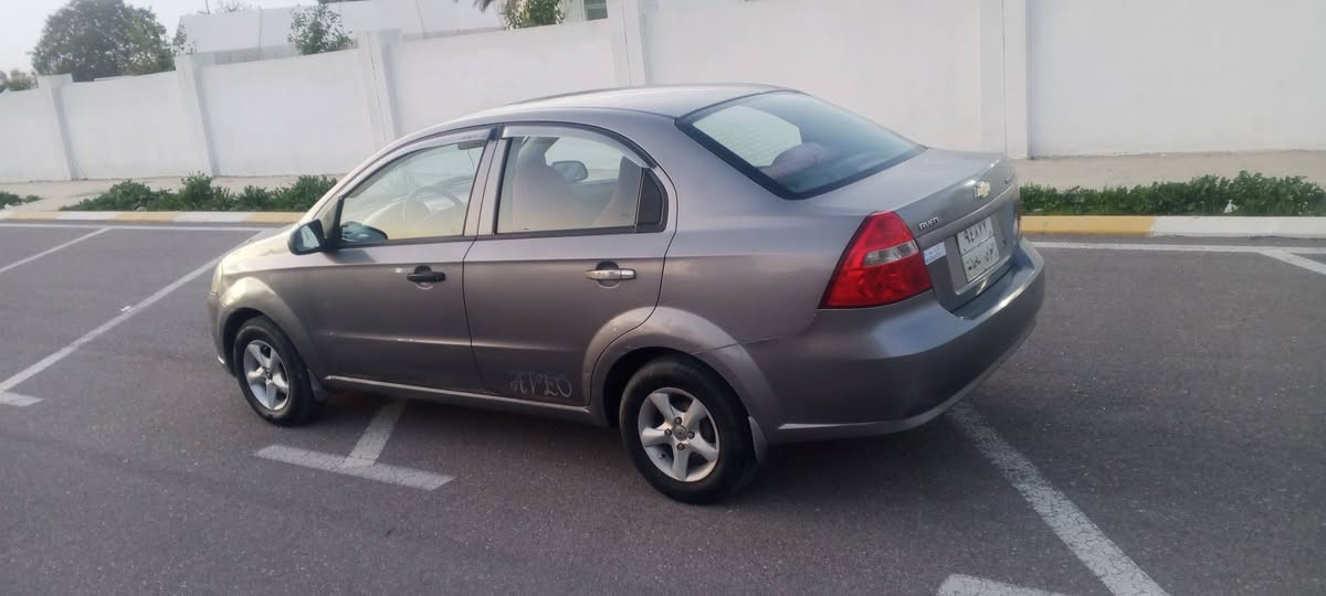 افێۆ گێر عادی مەکینە گەورە سەنەوی تازەیە 
بەشەرتی گێرومەکینە یەك بارچەی بۆیاخە تۆزێک تعدیلی هەیە سەیارەکە نوقسانی نیە
پێشودوای تازە داگیراوە چوارتایەی تازەی لەژێرە بەشەرتی تحویل وکالە سعر48 مجالێکەم
***********
*********** كالار, السليمانية
