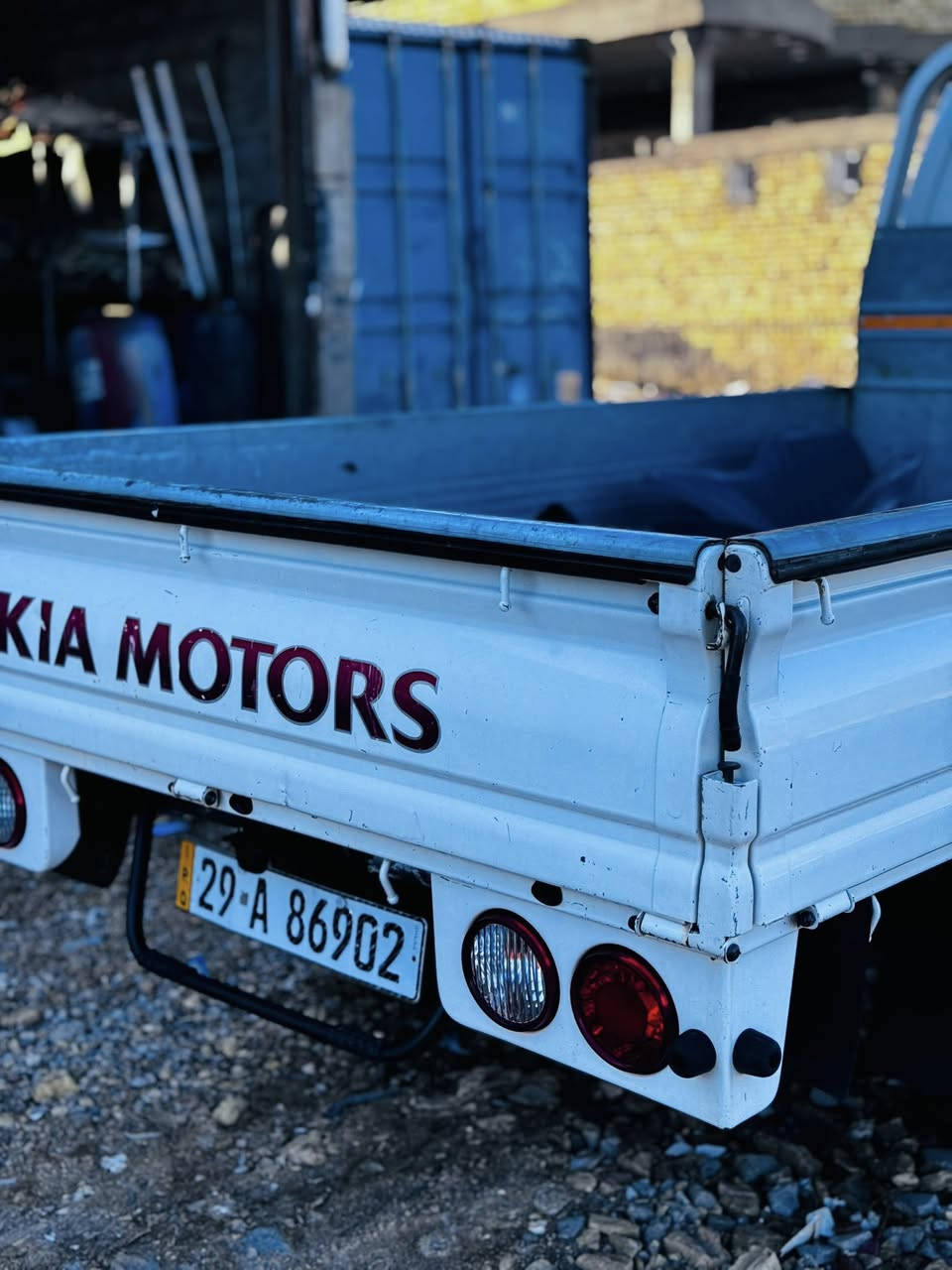 السلام عليكم كيا موديل 2021 ماشيه 193 السياره مكفوله ماعده باب السايق مكينه كير صدر اكسل مكفولات تايرات جدد السعر 130 وبيه مجال مكان السياره واسط 
***********
