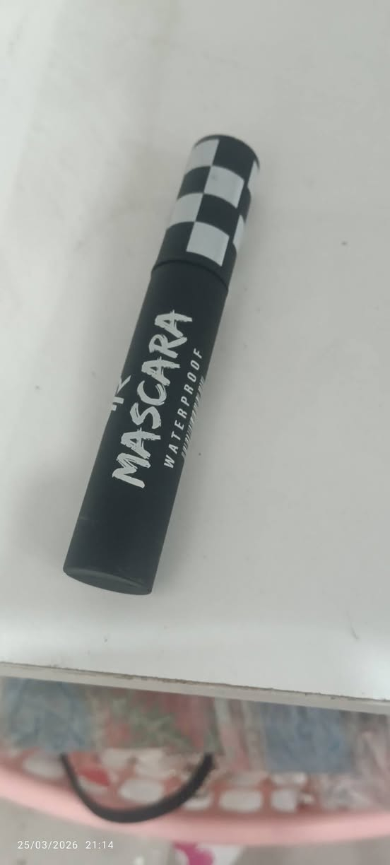 عندي اغراض كوزمتك للبيع شتريدون اكو كلهن جديدات ***********
