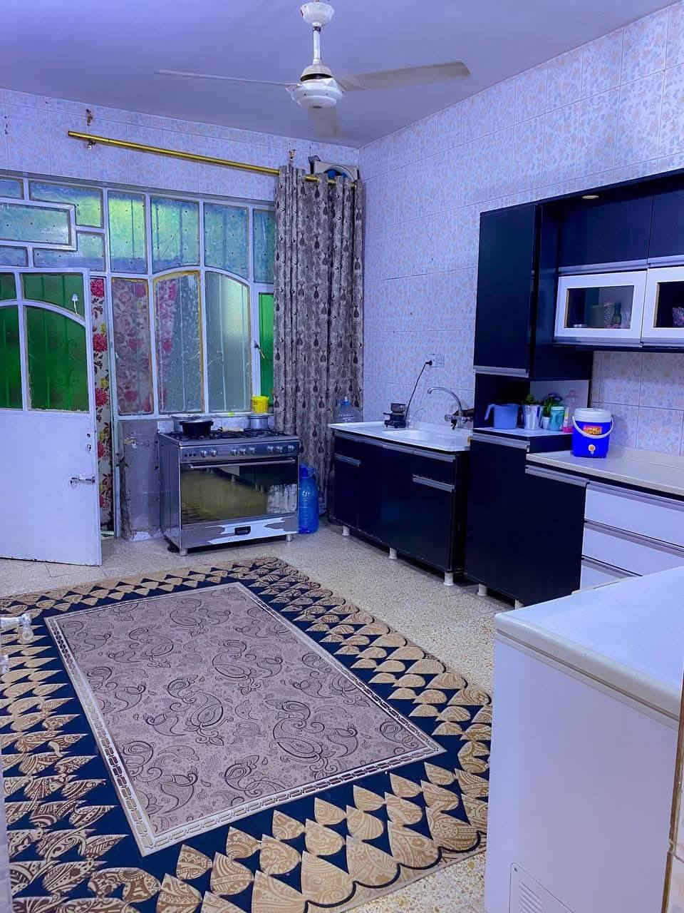 بيت للبيع في أم الكبر والغزلان شارع مرطبات الباندا قرب معمل الغاز مساحة البيت 150م طابقين ومحل للاستفسار ***********
