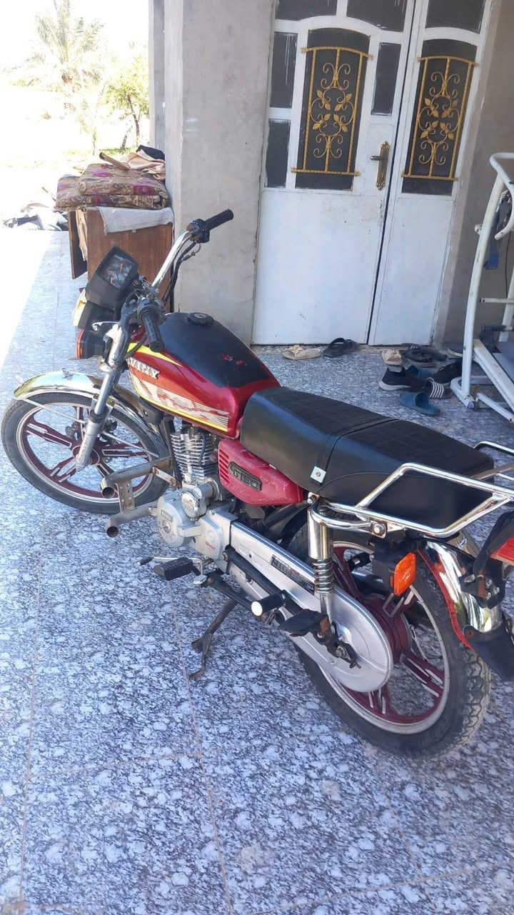 السلام عليكم اخوان دراجة سيفان للبيع موديل 2021 دراجة خير من الله مكينة بس بوش وبستم دراجة مامتعوبة مكاني ديالى الخالص فلكة مصطفى جواد 
الاستفسار ***********
