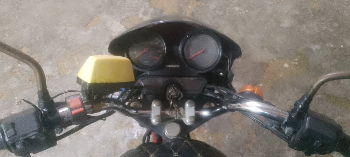 دراجه بوكسر موديل 18 مكفوله السعر 750 وبيه مجال اصولي اوراق كامله المكان قريه خرنابات الشراي يتصل ع ***********
