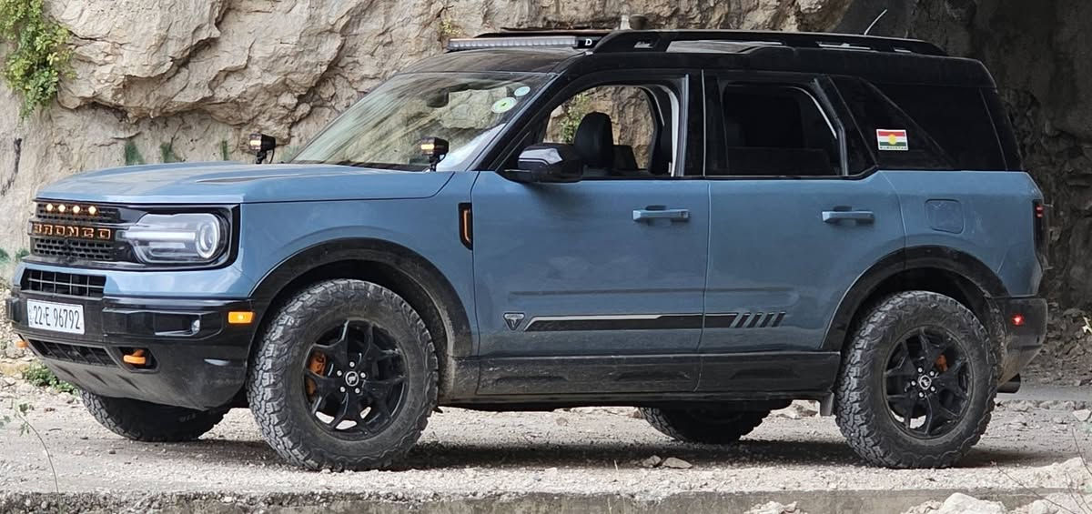 🔥🚙 للبيع / Ford Bronco Sport 2021 – First Edition فل كامل 🚙🔥
إذا تريد قوة + فخامة + اعتماد فهذا البرونكو إلك 👌
فئة First Edition النادرة مو أي برونكو.
📌 الموديل: 2021
📌 الفئة: First Edition (أعلى فئة)
📌 الممشى: 88 ألف مايل
📌 الدفع: AWD دفع رباعي متقدم دبل كلاج
📌 المحرك: 2.0 تيربو EcoBoost (قوي ومجرب) 250حصان
📌 القير: أوتوماتيك 8 سرعات
💎 المواصفات (فل ما ينقصه شي):
✅ فئة نادرة وما موجودة هواي
✅ دفع رباعي متقدم مع ديفلوك خلفيAWD
✅ GOAT Modes=  (وظعيات القيادة 7 )
✅ جلد بني فاخر خاص بالـ First Edition
✅ مقاعد كهرباء + تدفئة
✅ شاشة كبيرة
✅ تايرات BFGOODRICH اصلي
✅ Apple CarPlay & Android Auto
✅ صوت Bang & Olufsen الأصلي
✅ فتحة سقف بانورامية
✅ تشغيل بصمة و عن بعد + دخول ذكي
✅ كاميرا أمامية + كاميرا خلفية
✅360 حساسات 
✅ رادار + المحافظة على المسار
✅ مانع تصادم
✅ LED
✅ جنوط خاصة بالفئة
✅ نظام نزول وصعود جبال
✅ سيارة سفر وبر، ثابتة ومريحة
🛠 الحالة:
السيارة جاهزة و نظيفة 100%
استعمال شخصي 
نظيفة
سويت سيرفس كامل
 حادث (جاملغ و باب خلفي جهة السايق)
📍 الموقع: (دهوك و اربيل)
💰 السعر: مجال(209$)
📞 للتواصل: (***********)
رقم شاصي
 3FMCR9F93MRA13095
🚨 تنبيه:
الـ First Edition نادر بالسوق
واللي يعرف البرونكو يعرف قيمته 👌
الجاد فقط.
