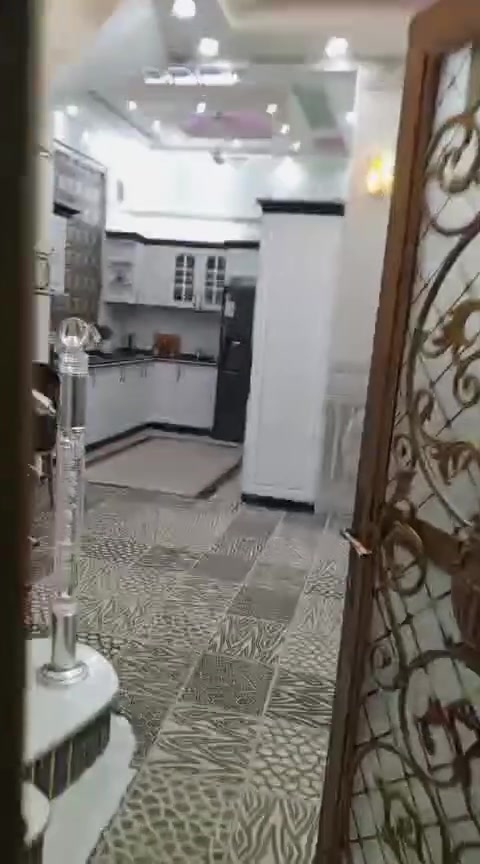 دارللبيع في حي الميلاد مقابل مجمع درة كربلاءالسكني ركن مربع طابقين فول مواصفات يقع على شارع 15 مكان جدأ مميز يتكون من غرف النوم عدد3 واستقبال وصالة ومطبخ وصحيات عدد 3 ومنور للاستفسار الاتصال على رقم صاحب الدار حصرا *********** بيع فقط
