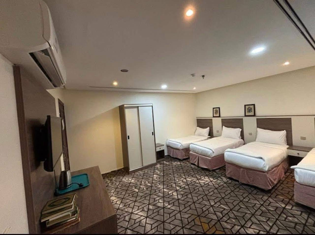 برنامج عمرة نص السنه (العطله الربيعيه) بمبلغ تنافسي فقط 475 دولار لمدة ٩ ليالي برا والسكن في فندق اوتاد مكه  والذي يبعد عن المسجد الحرام ٦٠٠متر مشيا  (***********) مع العلم ضيافه طريق مع مبيت في منطقه حايل...
