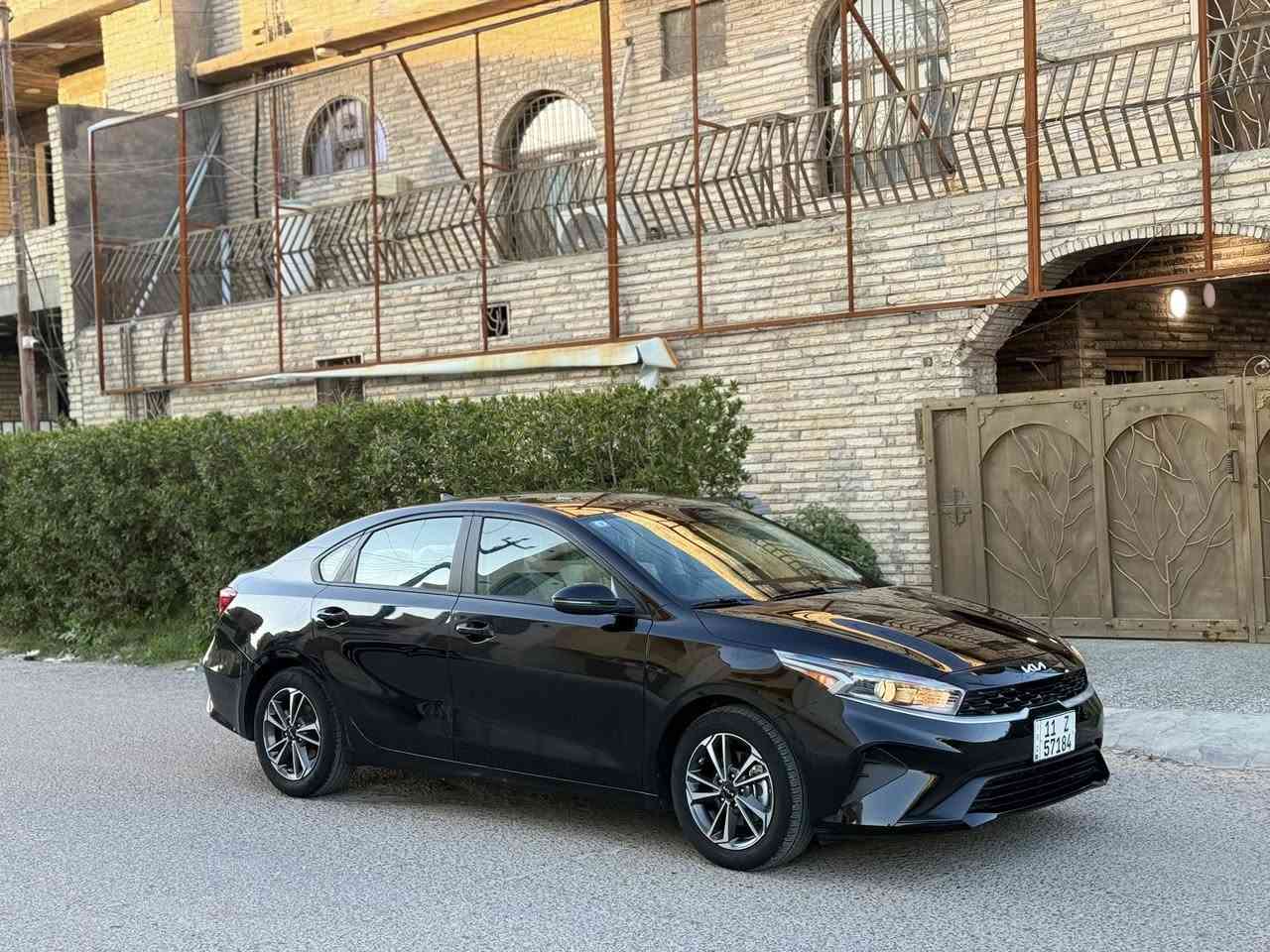 السلام عليكم 🙋🏻‍♂️🌹
للبيع KiA فورتي موديل 2024 دخول جديد ترقيم جديد رقم بغداد بأسمي تحويل ثاني يوم مشروع وطني وارد أمريكي ضررها جداً بسيط باب الصدر تبديل أصلي نفس ألون فقط مكفوله من الصبغ ليبل واحد كلها بجم بلادي شركه سياره جديده بمعنى الكلمه بوضع الشركه ماشيه 20 الف ترايها زيرو مكينه 2000 دوش كير محرك صدر تبريد مكفولات برغي مابيها نقص 

مواصفات 🚘❣️

شاشه كبيره لمس كامره دواره 

رادارات بالمري جانبي خلفي 

مسار خطي سياقه ذاتيه توقف ذاتي عند الاقتراب 

ويل كب مع تخم تخم تاير جديد 

أشاير بالمري 

ثلاث انظمه قياده سمارت و نورمال وسبورت sport 

فول تحكم استيرن أربع جهات بلوتوث حاكيه واي فاي كار بلي 

للأستفسار *********** أسيا ❤️ 

           ***********      عراقنا 

أبو علي مكاني بغداد البياع السعر 150 وبيها مجال 🤍❤️
