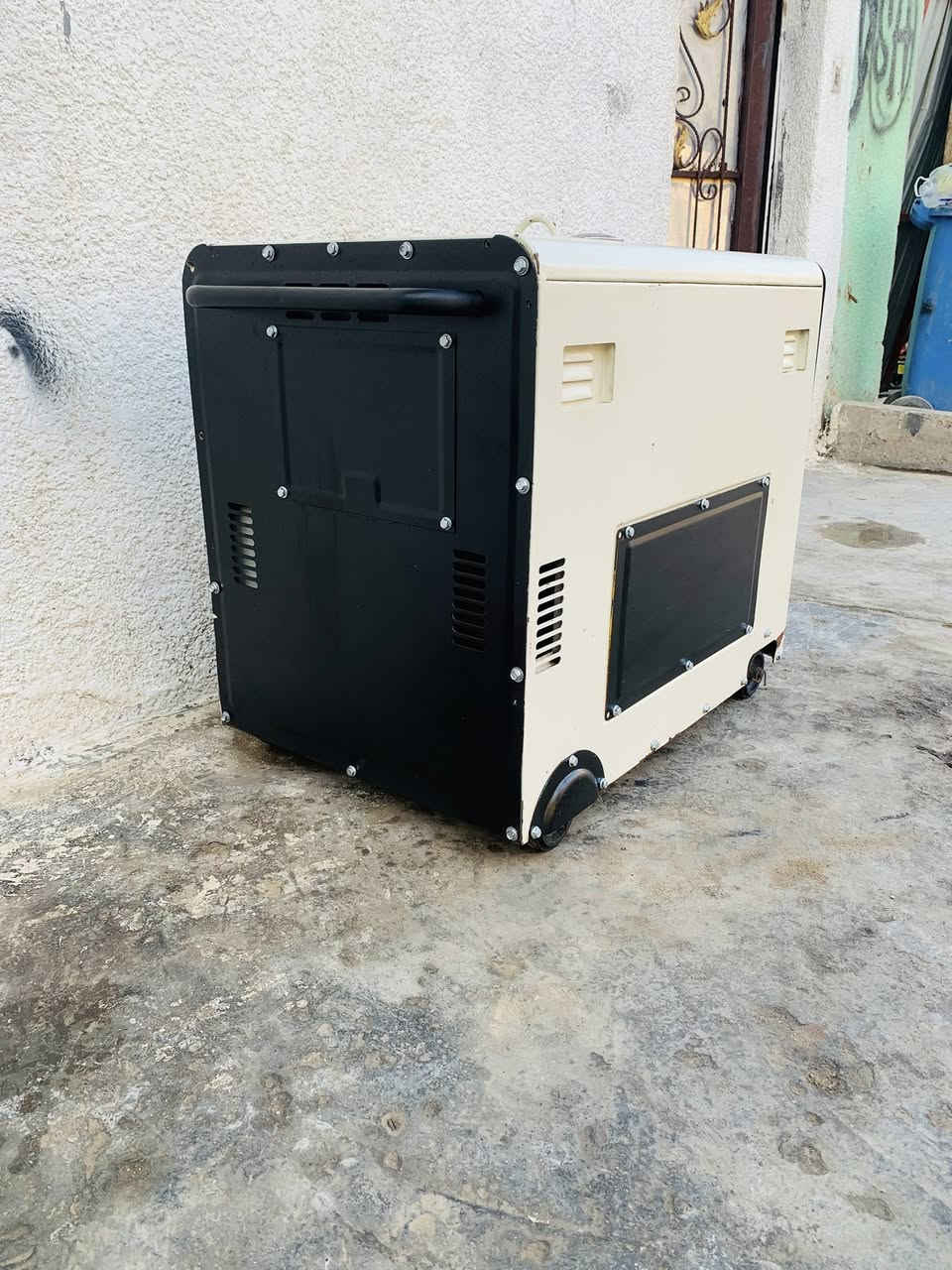 مولده كاز  كاتم سلف وحبل 7 كيفي 28 آمبير مولده كلش نضيفه وبلاديه ماداخله تصليح على وضع شركه نكره بل تشغيل مستخدمه قليل السعر  700 مكاني بغداد بوب الشام ***********
