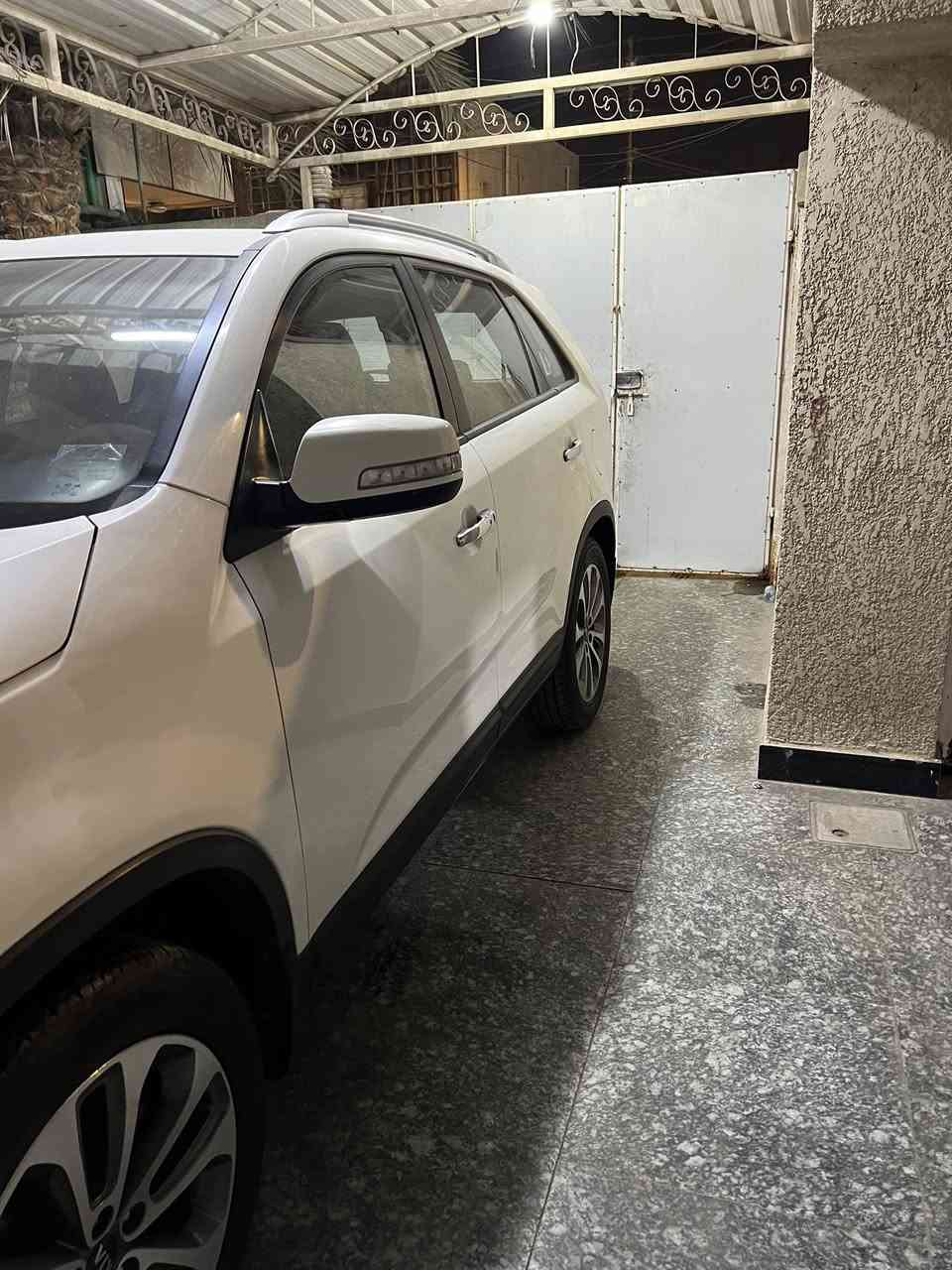 سياره سورنتو 2015  6 سلندر سبعه راكب مبدل بيه قطتعين بنيد وباب جنطه وبيه دحجه بلصفحه اليمنه راجعه ع بارد مكان الجبيله شارع السايلو قرب مستشفى الشفاء الستفيار ع رقم ***********
