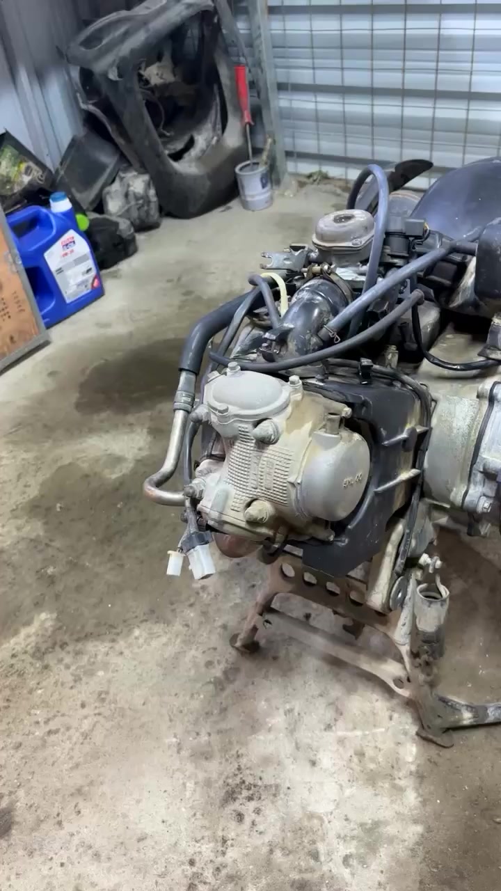 سلام عليكم مكينه هيه وتفرعاتهة كامله مكمله جيب وشد شغاله كلشي مابيها اي نقص ماكو ما عده بيها لاستيك ولف فقط و المكينه ممفتوحه ولا مرا تاير جديد بنزات جدد كابريتر اصلي نضيف بلك جديد خرز فايبرات قايش كله جديد ما بيها اي نقص تجي اشدلكياها عل فحص مكينه تخبل ارجع واكول لاستيك ولف فقط مكان حي جهاد الرفاق مقابيل الدفاع المدني 
للاتصال ***********
