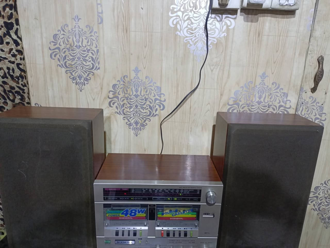 للبيع 
مسجل راديو (جنرال ـGENERAL)
دبل كاسيت ..راديو موجات مع ال fm.. ياباني المنشأ إستيراد الأسواق الحره ثمانينات..جدا نظيف شغال وبحاله ممتازه خالي من التصليح نهائيا بلاد وضع شركه 
للاستفسار (***********) متواجد واتساب ماسنجر يوجد توصيل 
((السعر ع الخاص))
