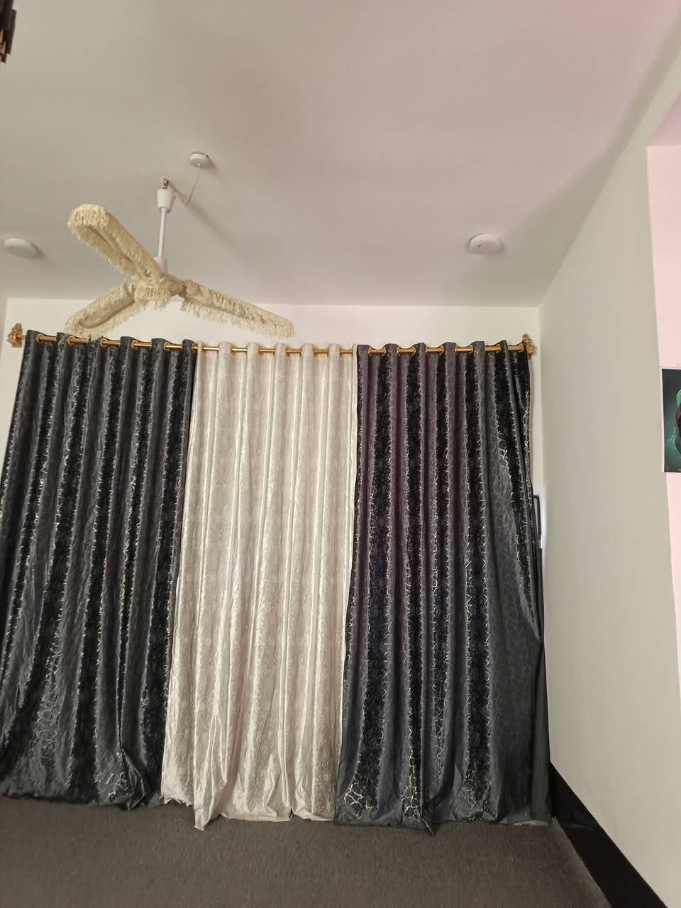 السلام عليكم بيت٢٠٠ متر غرفتين وصاله ومطبخ حي الزهراء للأستفسار ***********
