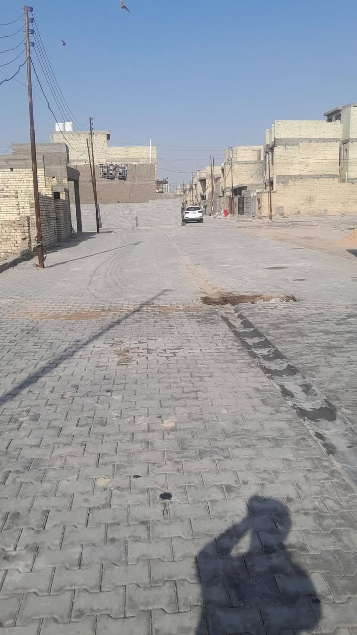 السلام عليكم مرخصةمديرالاكروب المحترم قطع الراضي زراعي لبيع لمساحه 700 متر حسب طلب موجد منضمنهن محلات وبيت هيكل جاهز 100 ?  رفتات 2 عرض شارع 11 متر خدامات كامله فول تبليط ومقرنص مجاري كهرباء انترنيت ضوئي المكان حي السلام شارع المستشفى الكماليه ***********
