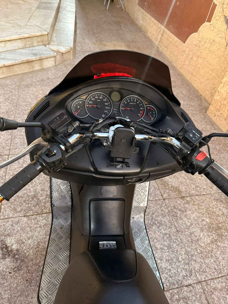 السلام عليكم
مكلف بالنشر
#فورزا_08 

دراجه رمبه كفاله من كلشي وانظف من الصور 

ماشيه ٢٦ الف حقيقي 

دراجه عميه 

بلاديه من كلشي برغي مامفتوح بيها من كفرات من مكينه من كلجات من اكسل 

مكانها ذي قار قضاء الدوايه 

السعر ١٤ ونص وبيها مجال قليل 

‏‪***********‬‏
