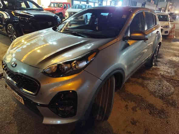 السلام عليكم للبيع فقط كيا سبورتج 2021  وارد امريكي
صبغ بنيد فقط بدون ايرباك بدون دواخل شرط سونار
بيهة ملاحضات بصيطة
دعامية أمامية بيهة شخوط
وبيهة شخط بل تكمة ممصلح
مكينة 2400 GDI السيارة جاهزة من كلشي كير مكينة حدادية تبريد كلة جاهز
رقم أربيل تحويل او وكالة
مواصفات عادية ميحتاج اذكر
عنوان السيارة بغداد الكرخ
اي ستفسار متواجد واتساب
***********
***********
اخوان السعر 185
بيهة مجال انشالله
